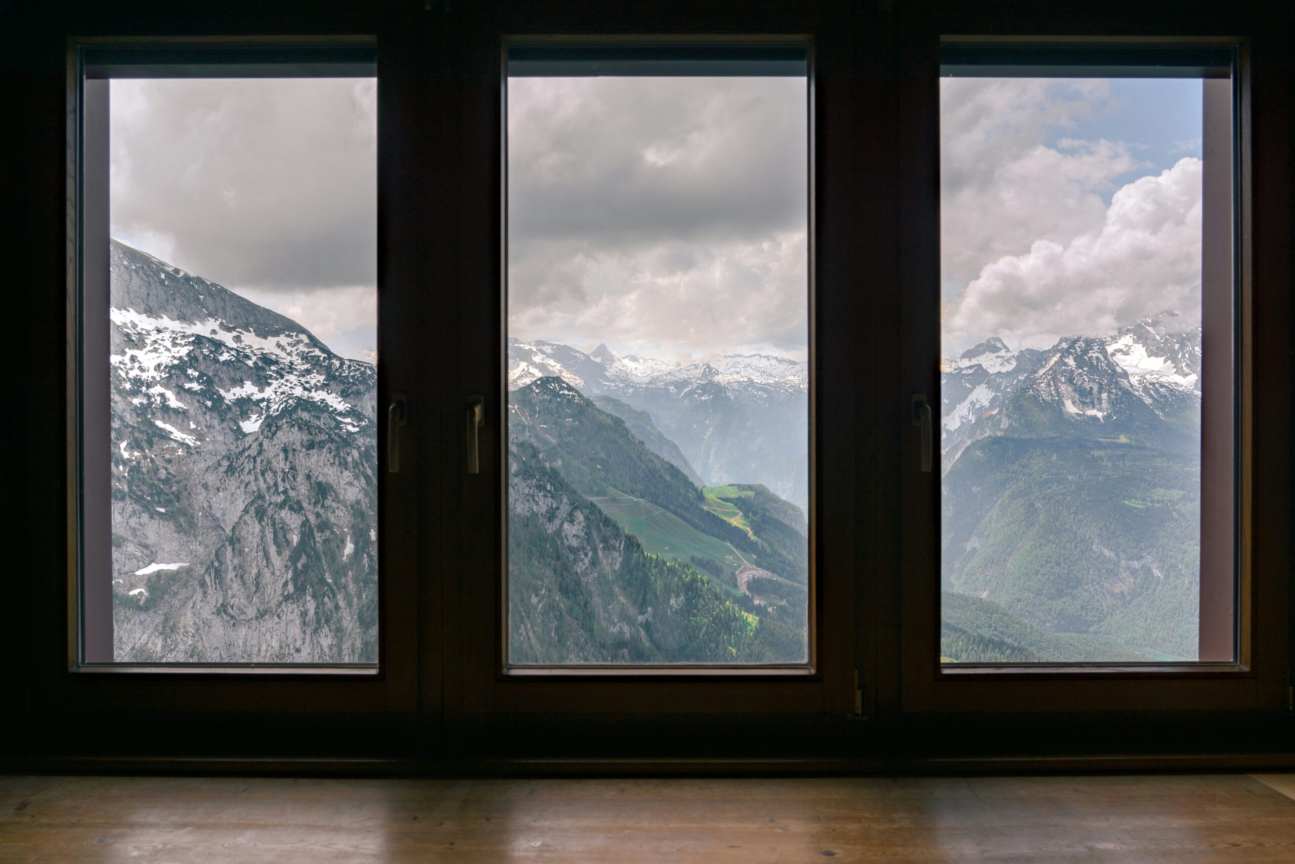 daniel-sessler-I_-OwWnUw6w-unsplash